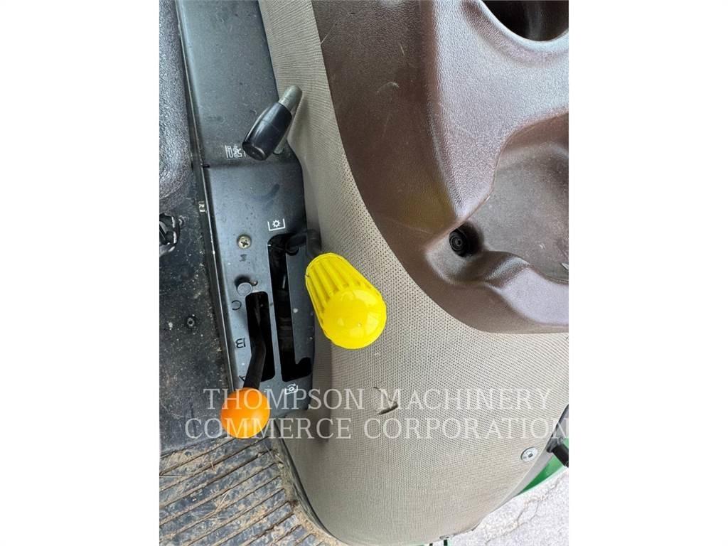John Deere 6115D 曳引機