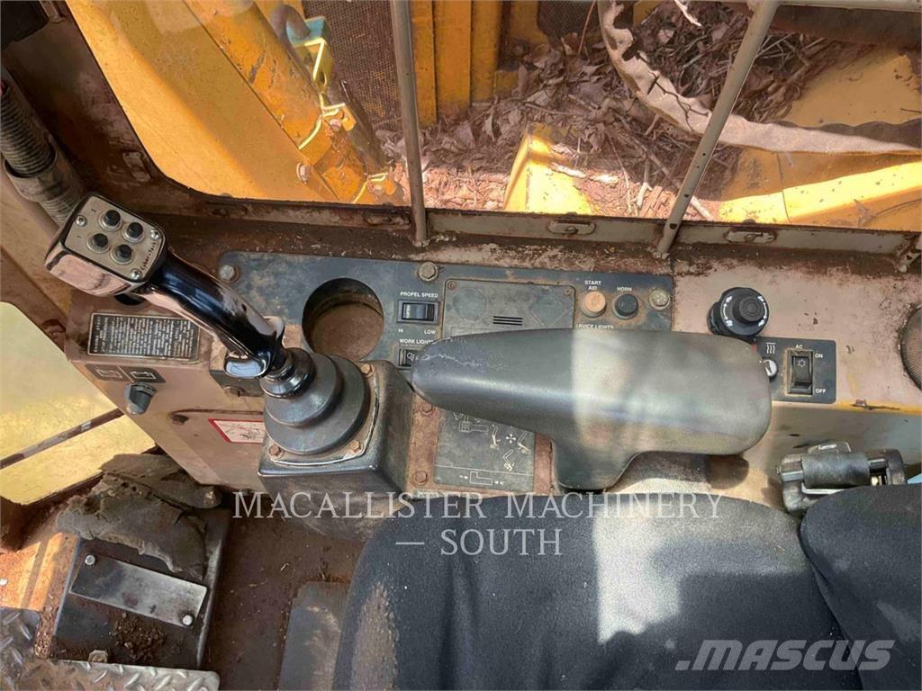 John Deere 653E 伐木歸堆機