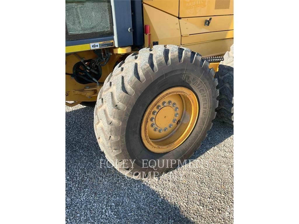 John Deere 670G 平土機