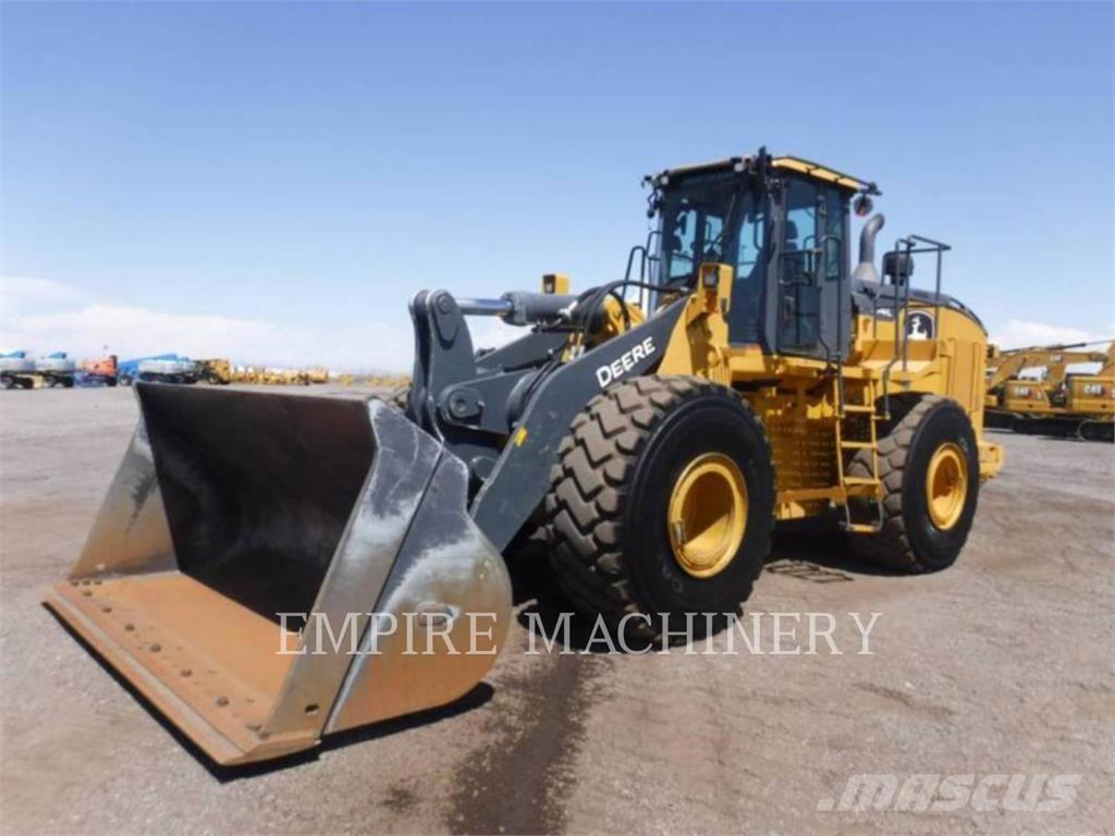 John Deere 744L 輪胎式裝載機