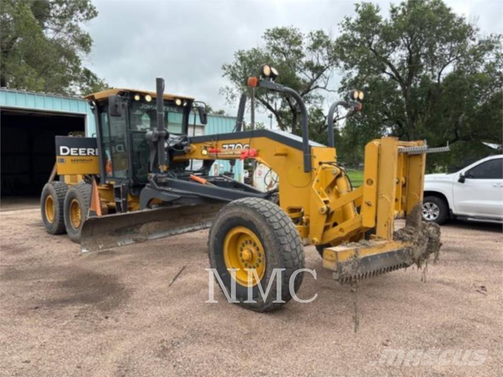 John Deere 770G 平土機