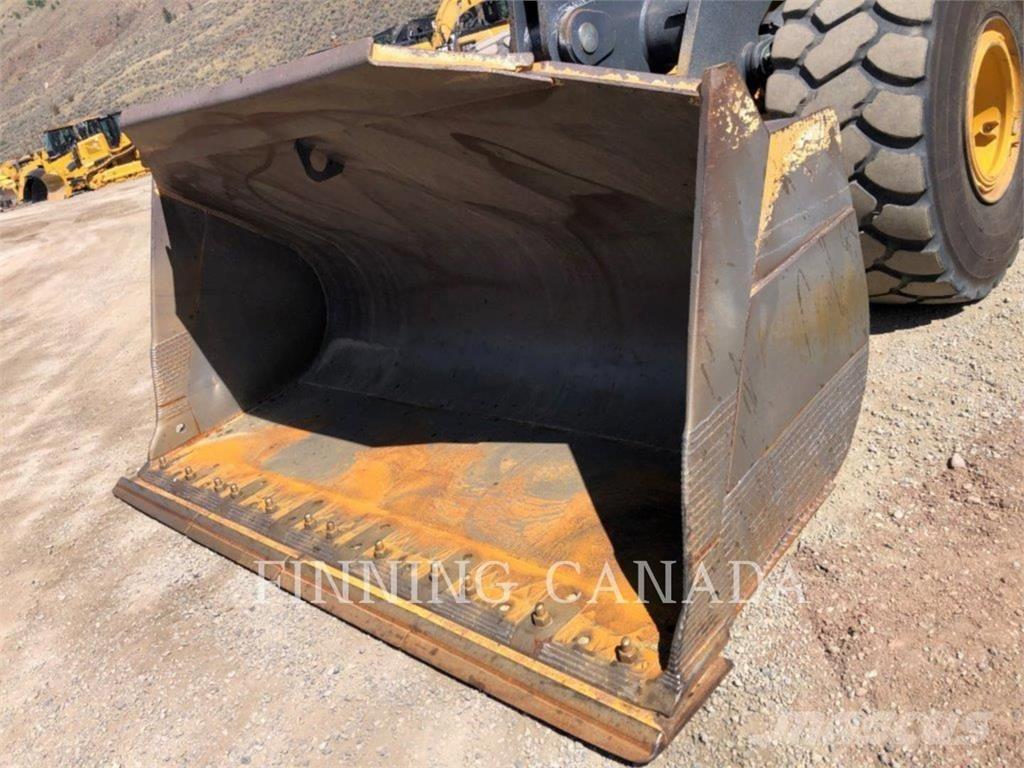 John Deere 824K 輪胎式裝載機