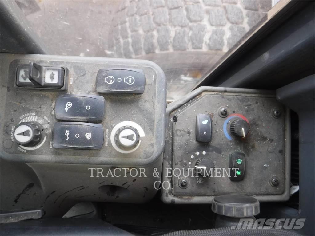 John Deere 872GP 平土機