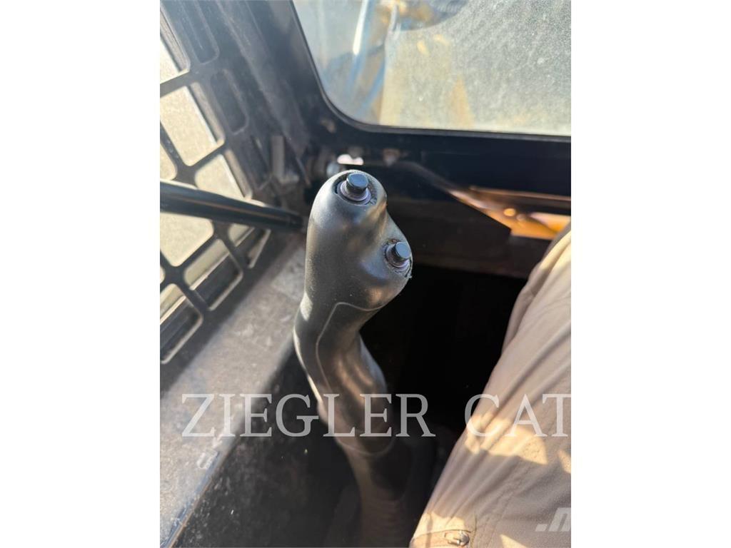 John Deere & CO. 270 滑移轉向裝載機