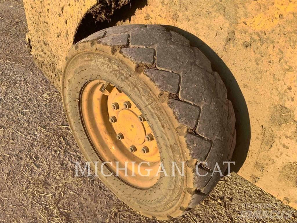 John Deere & CO. 318G 滑移轉向裝載機