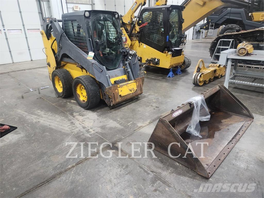 John Deere & CO. 318G 滑移轉向裝載機