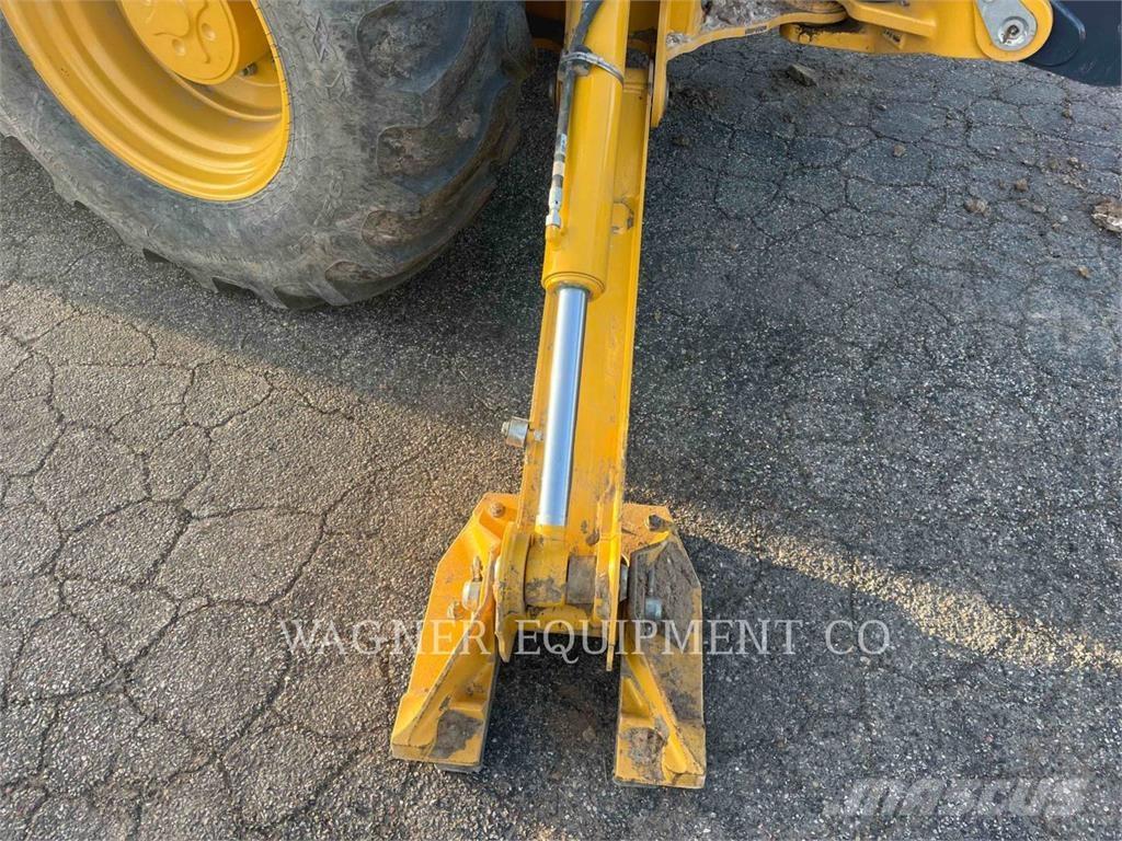 John Deere & CO. 320P 反鏟裝載機