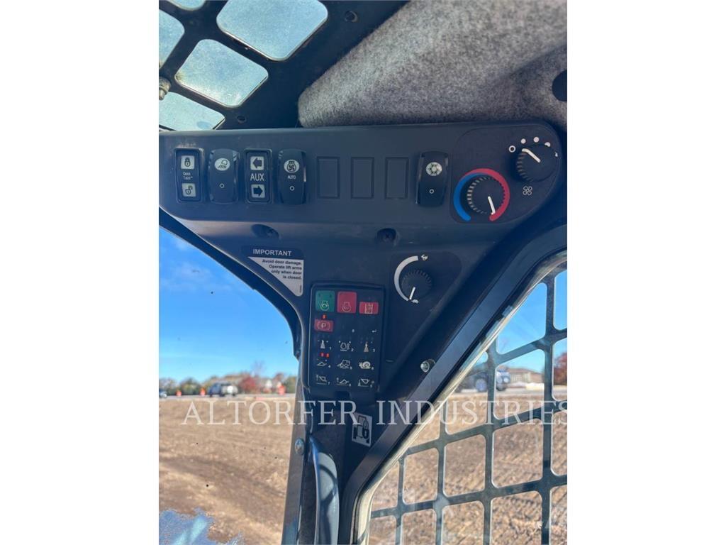 John Deere & CO. 323E 滑移轉向裝載機