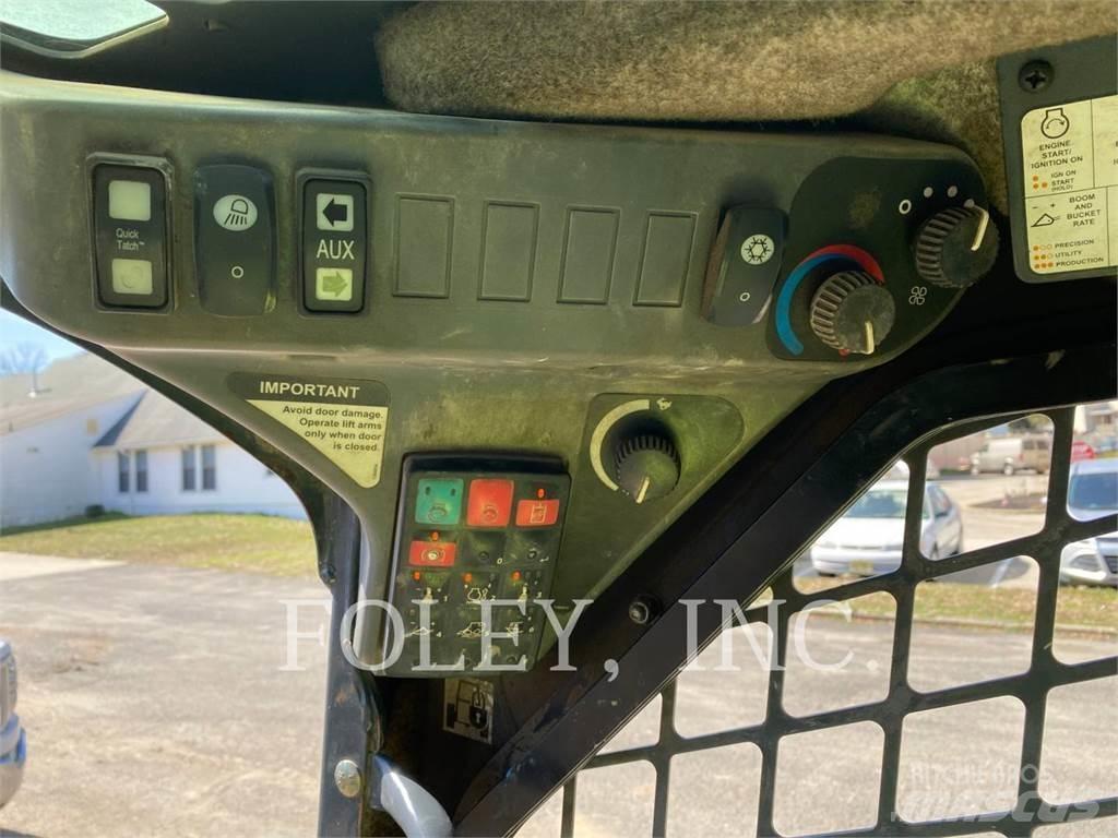 John Deere & CO. 330G 滑移轉向裝載機