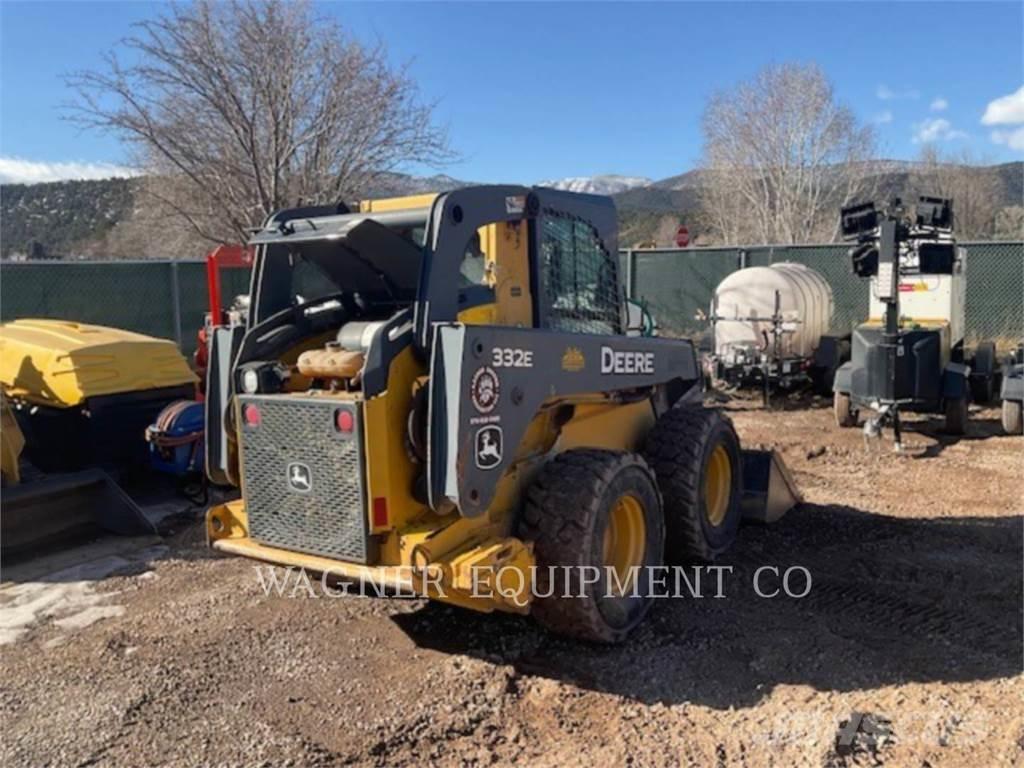 John Deere & CO. 332E 滑移轉向裝載機