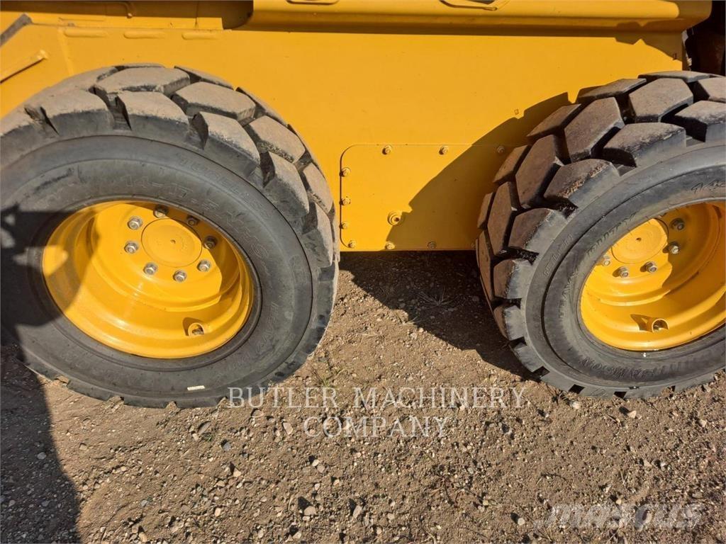 John Deere & CO. 332G 滑移轉向裝載機