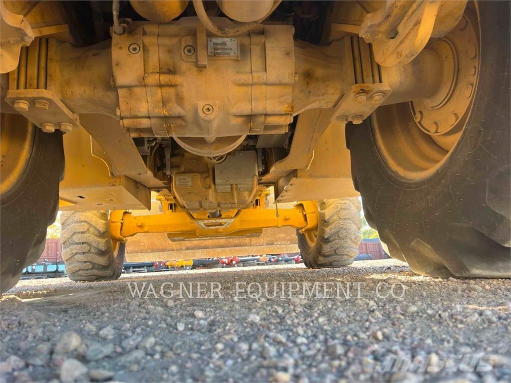 John Deere & CO. 410K TC 反鏟裝載機