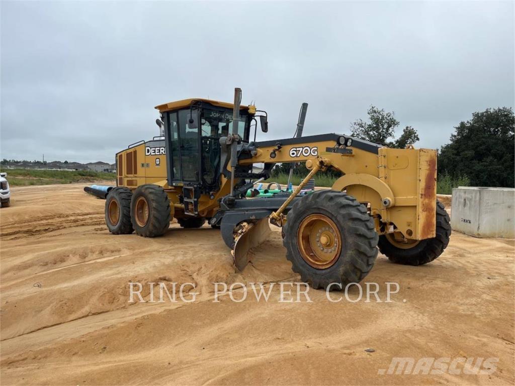 John Deere & CO. 670G 平土機