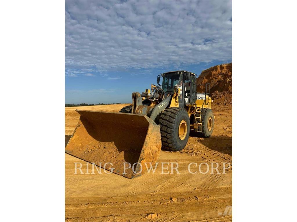 John Deere & CO. 744K 輪胎式裝載機