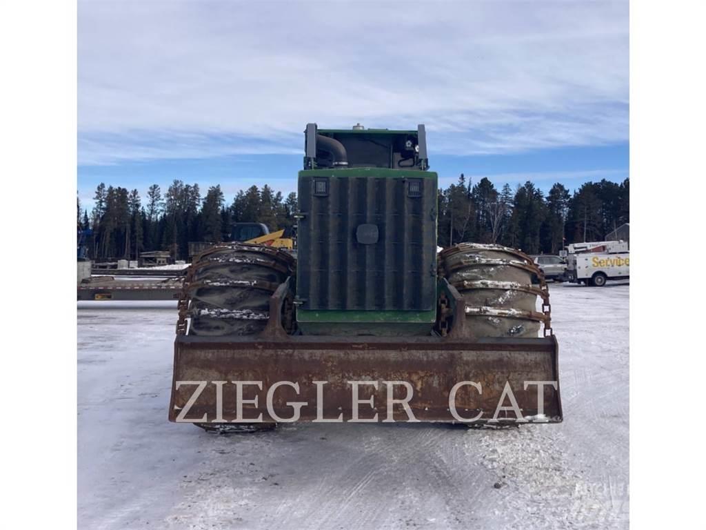 John Deere & CO. 748L 林業用曳引機
