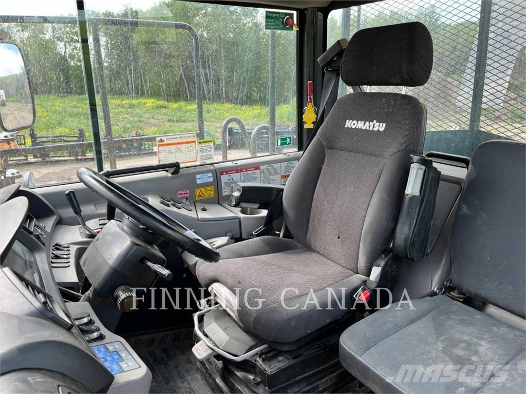 Komatsu HM300-3 鉸接式起吊車
