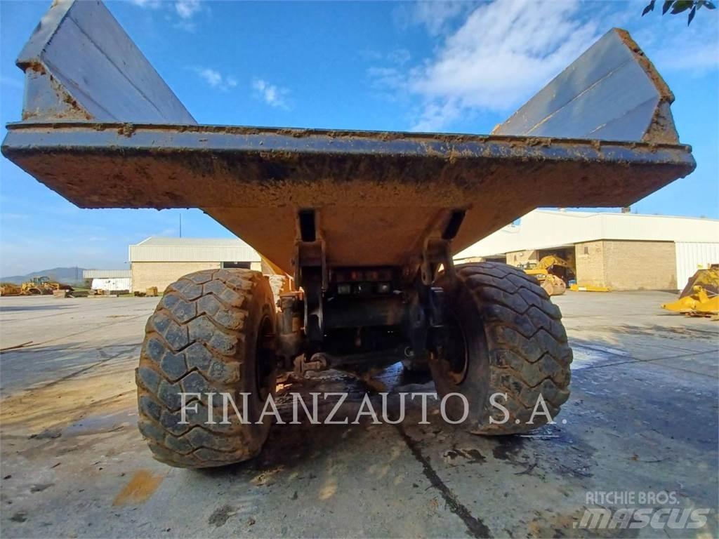 Komatsu HM400-2 鉸接式起吊車