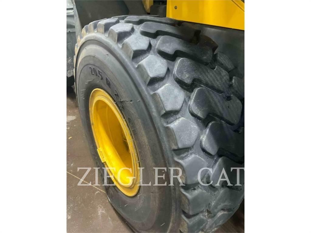 Komatsu WA320 輪胎式裝載機