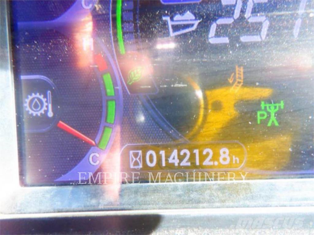 Komatsu WA900-8 輪胎式裝載機