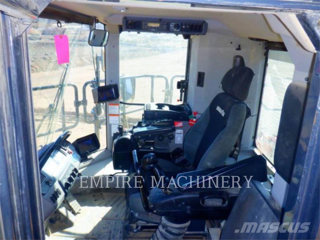 Komatsu WA900-8 輪胎式裝載機