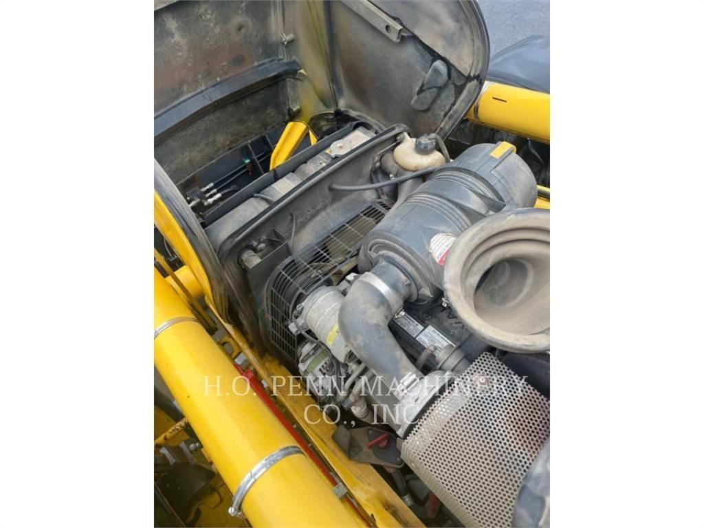 Komatsu WB150 反鏟裝載機