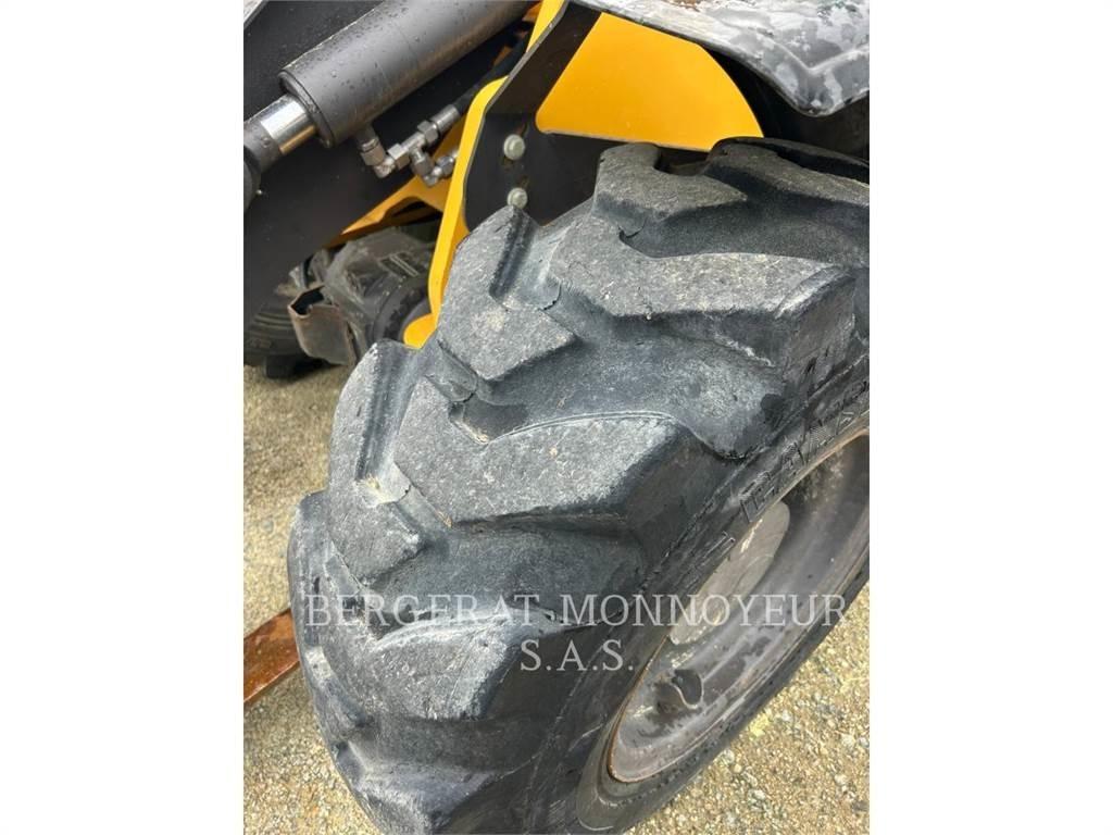 Mecalac AX850 輪胎式裝載機