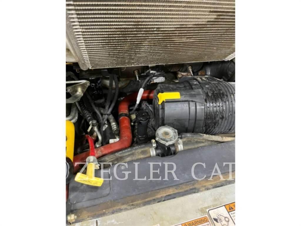 New Holland L220 滑移轉向裝載機
