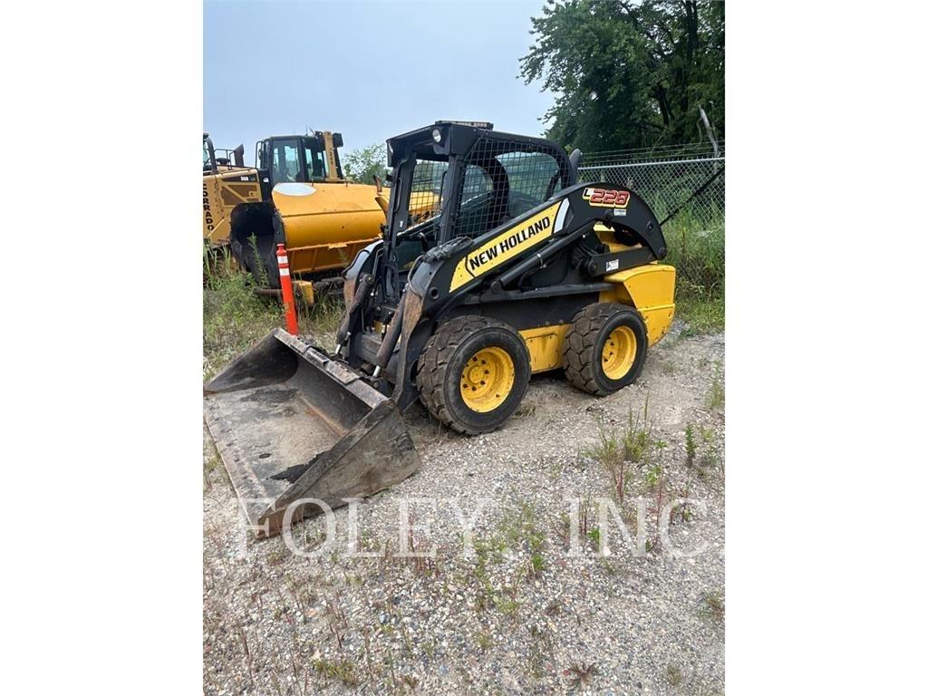 New Holland L228 滑移轉向裝載機