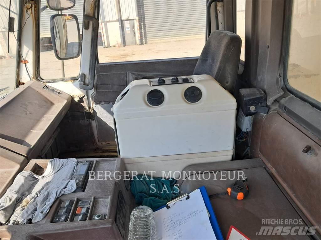 Perlini 131 33 鉸接式起吊車
