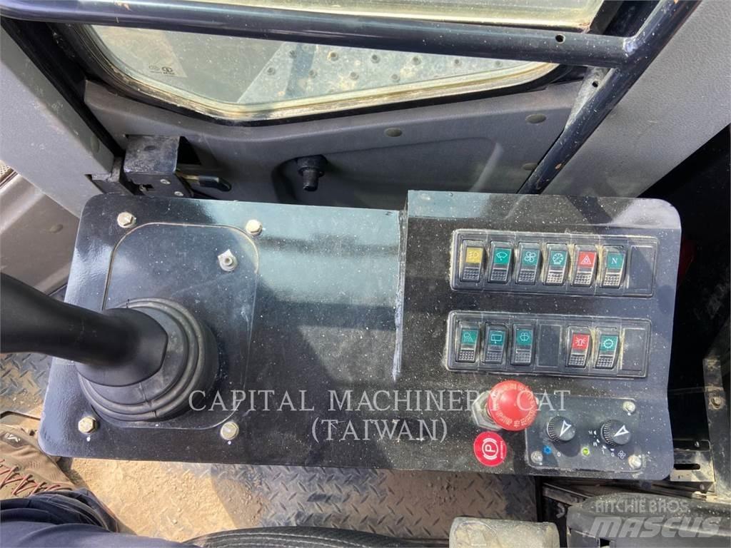 SEM MACHINERY 669 C 輪胎式裝載機