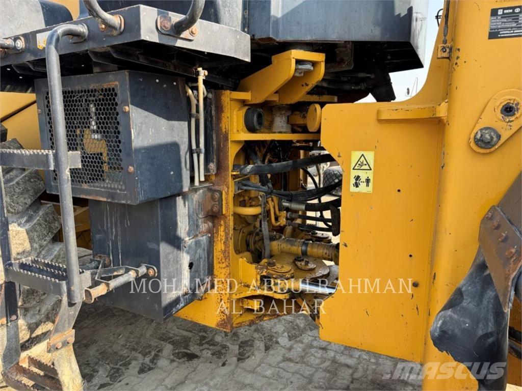 SEM MACHINERY SEM660D 輪胎式裝載機