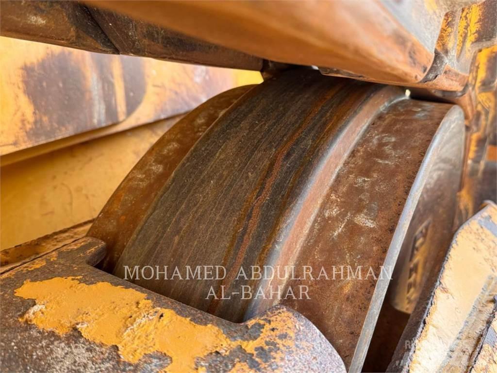 SEM MACHINERY SEM832 履帶推土機