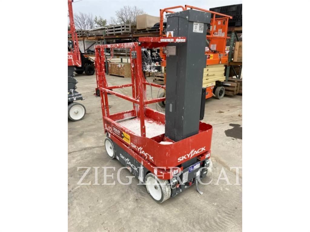 Skyjack SJ12 剪式升降機