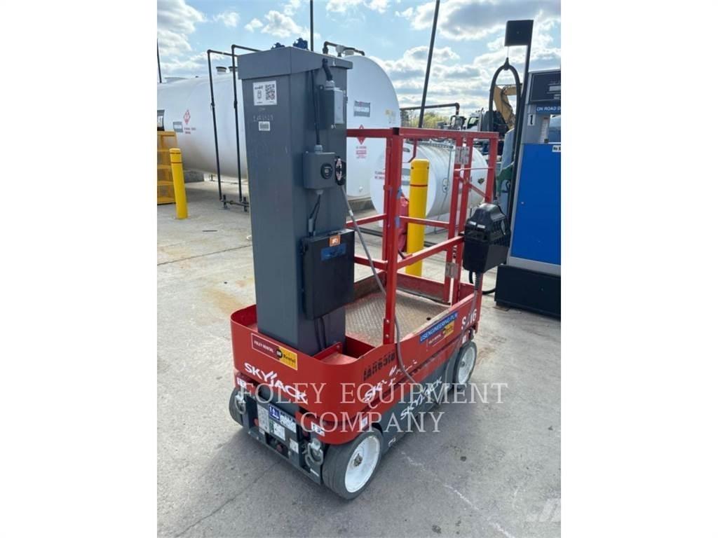 Skyjack SJ16 剪式升降機