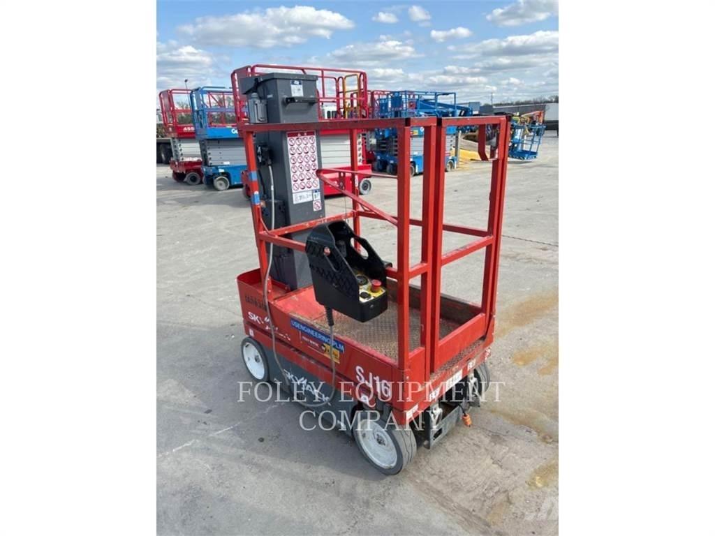 Skyjack SJ16 剪式升降機