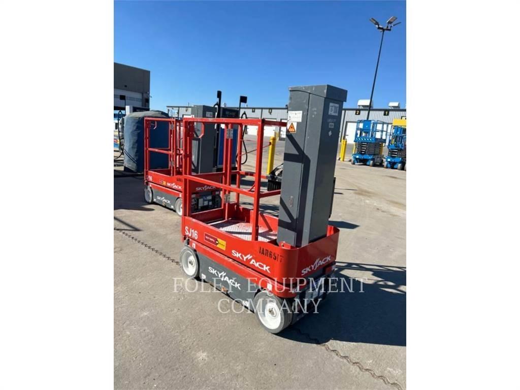Skyjack SJ16 剪式升降機