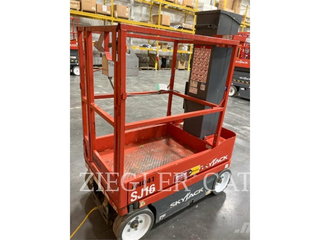 Skyjack SJ16 剪式升降機