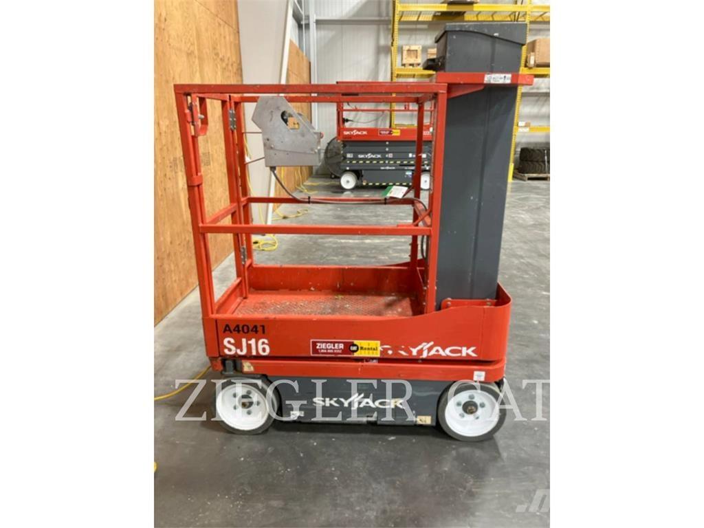 Skyjack SJ16 剪式升降機