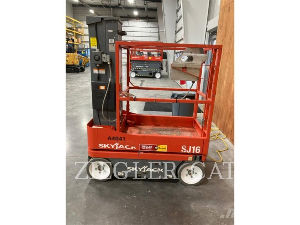 Skyjack SJ16 剪式升降機