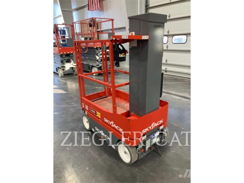 Skyjack SJ16 剪式升降機