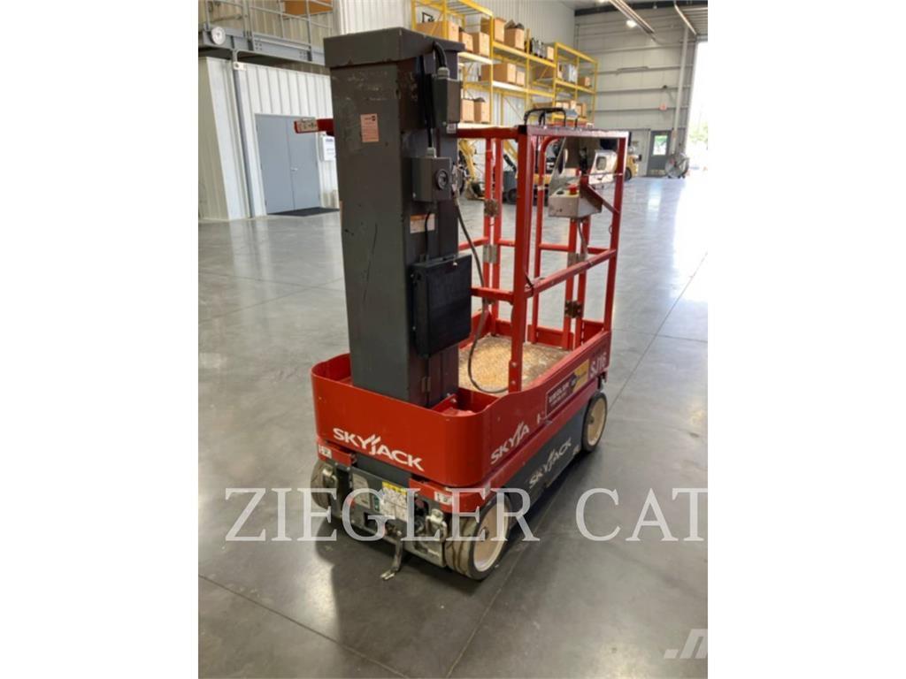 Skyjack SJ16 剪式升降機