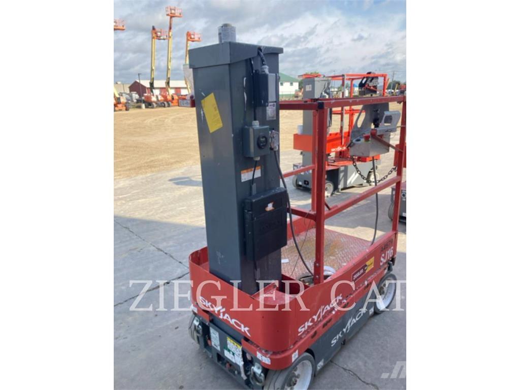 Skyjack SJ16 剪式升降機