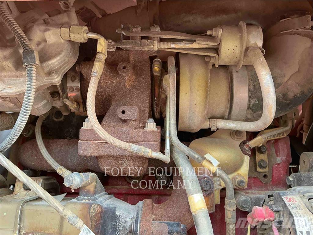 SkyTrak 6042O 伸縮臂操作車