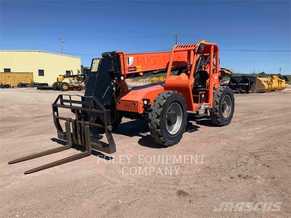 SkyTrak 6042O 伸縮臂操作車