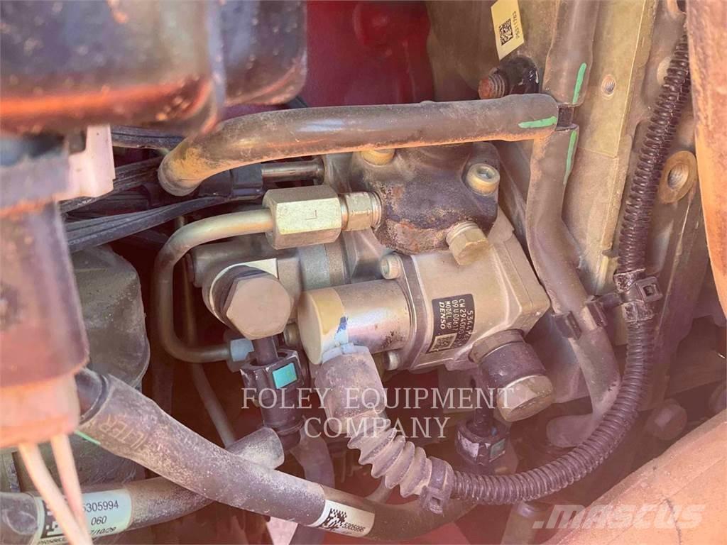 SkyTrak 6042O 伸縮臂操作車