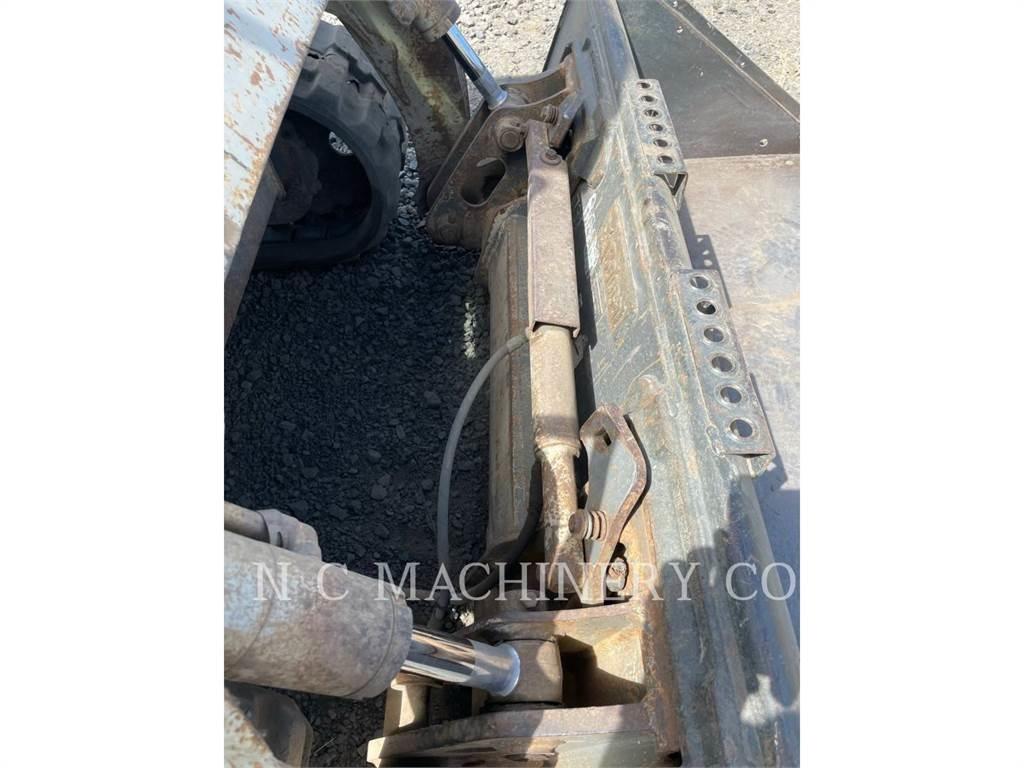 Takeuchi TL230 滑移轉向裝載機