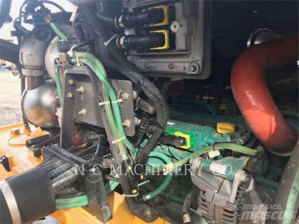 Volvo DD120C 瀝青攤舖機/鋪路機