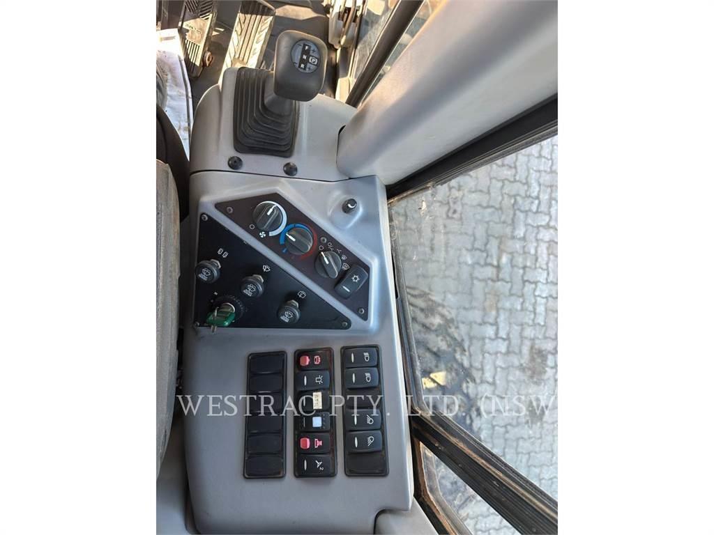 Volvo G940 平土機