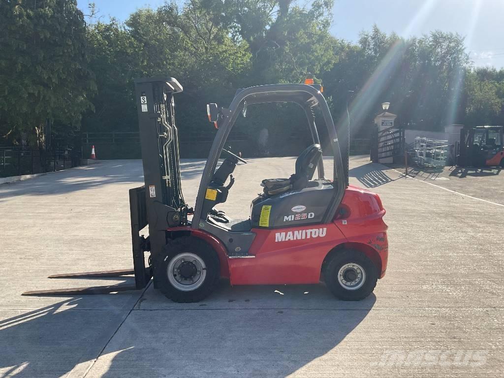 Manitou MI 25 G 伸縮臂操作車