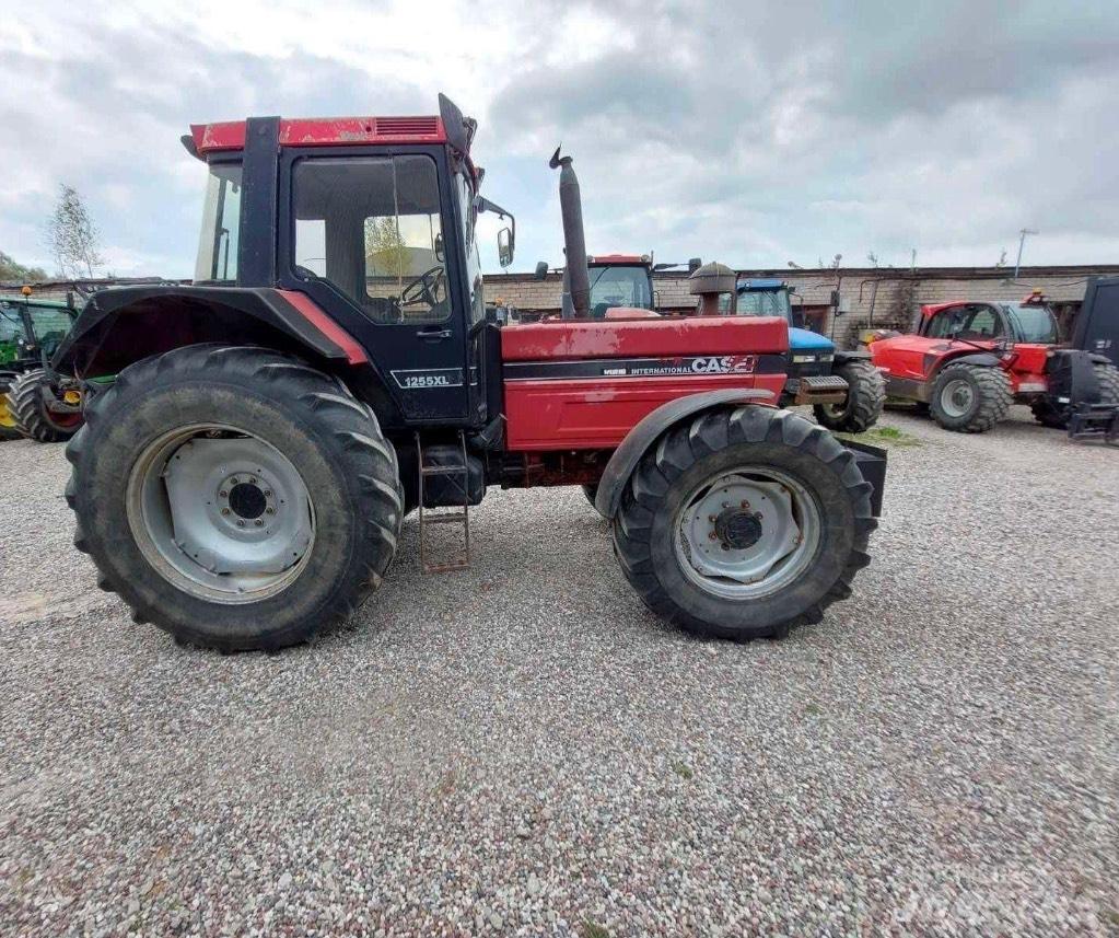 Case IH 1255 XL 曳引機